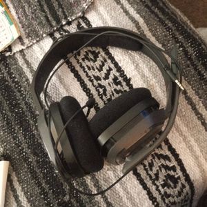 ASTRO A10/LG733 Gaming Headset, Great Condition!Selling cause I got A New Set!